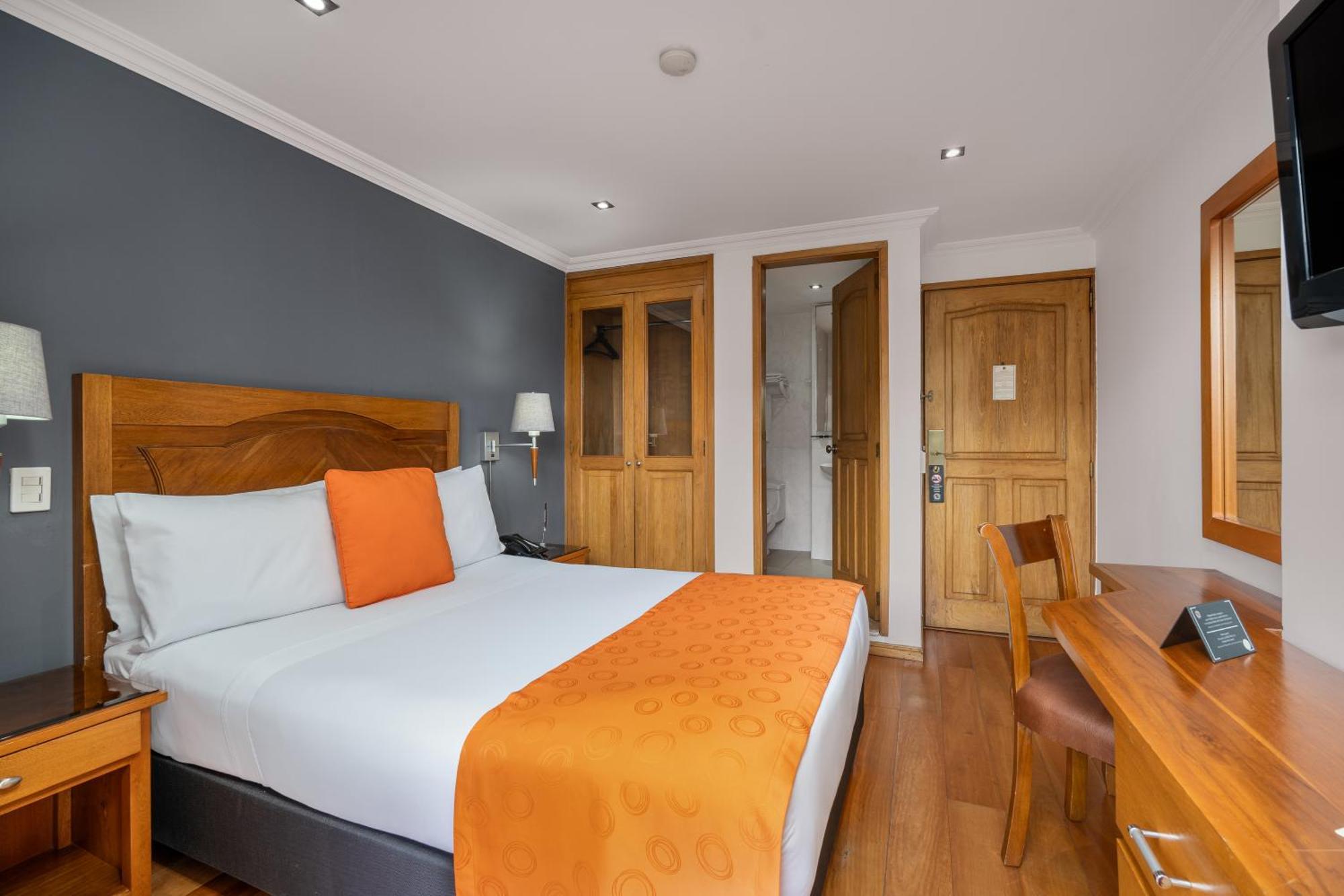 Hotel Egina Богота Экстерьер фото