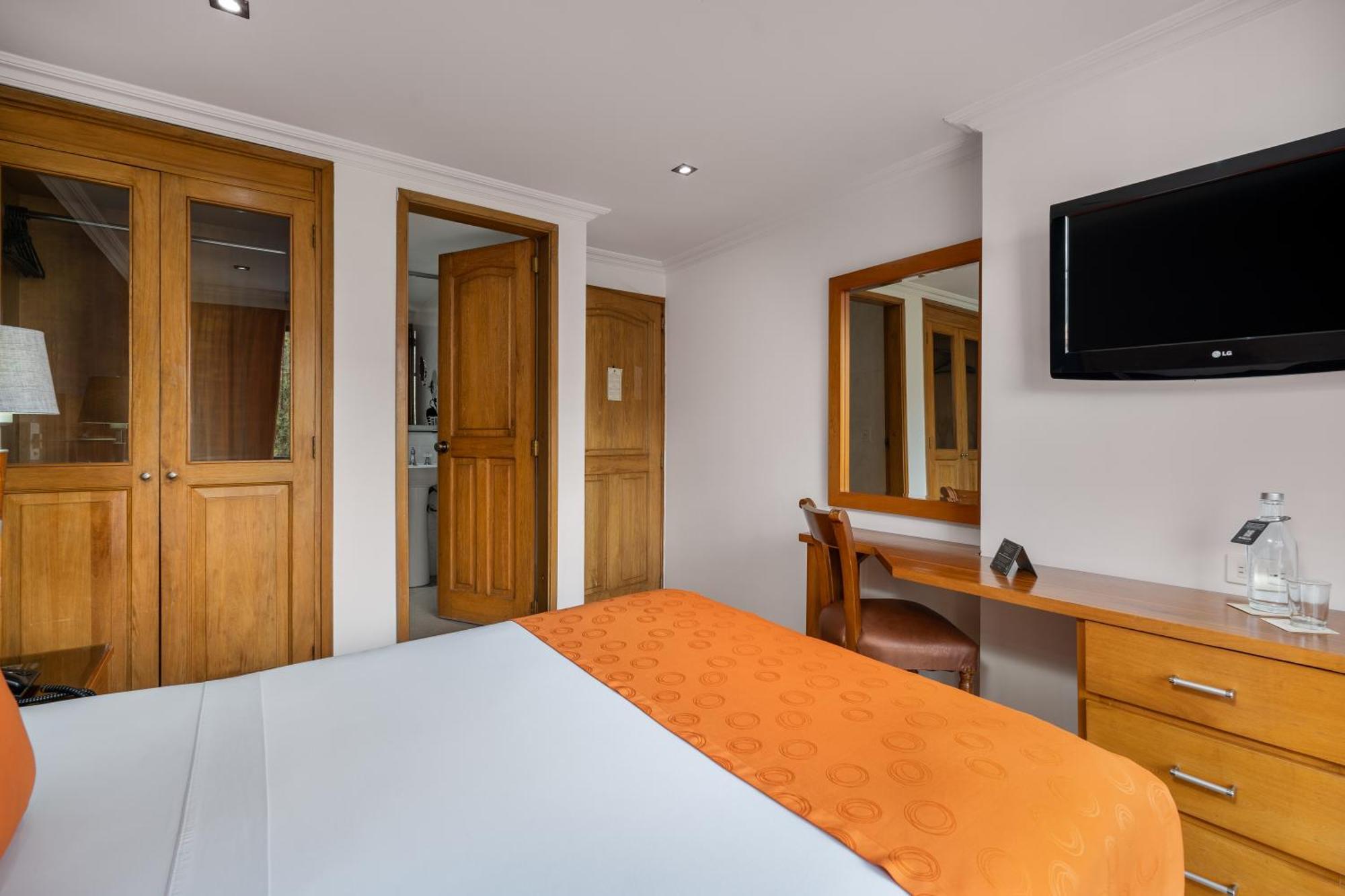 Hotel Egina Богота Экстерьер фото