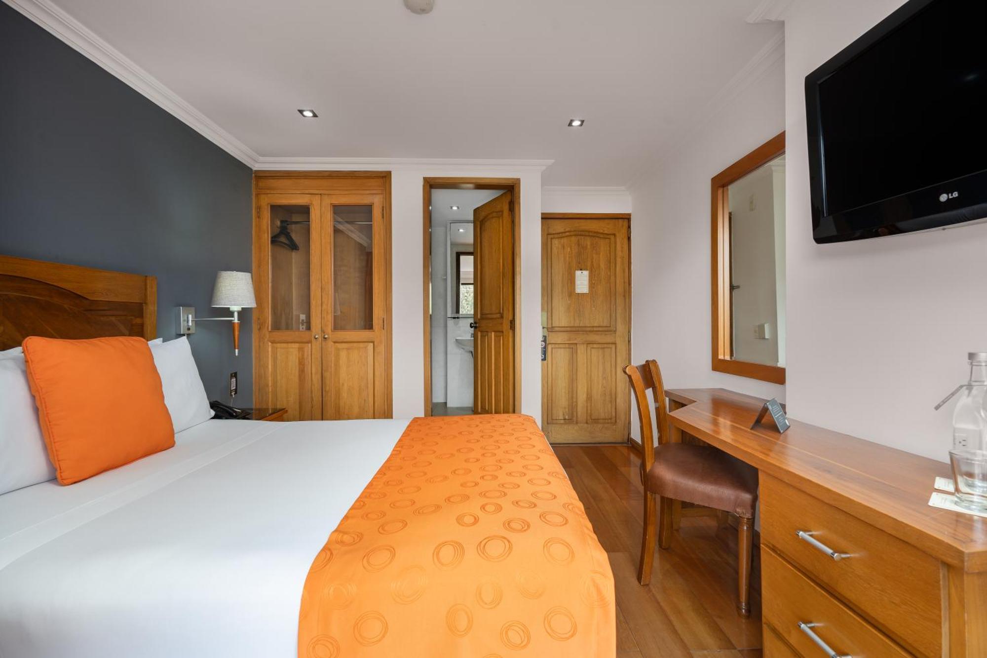 Hotel Egina Богота Экстерьер фото